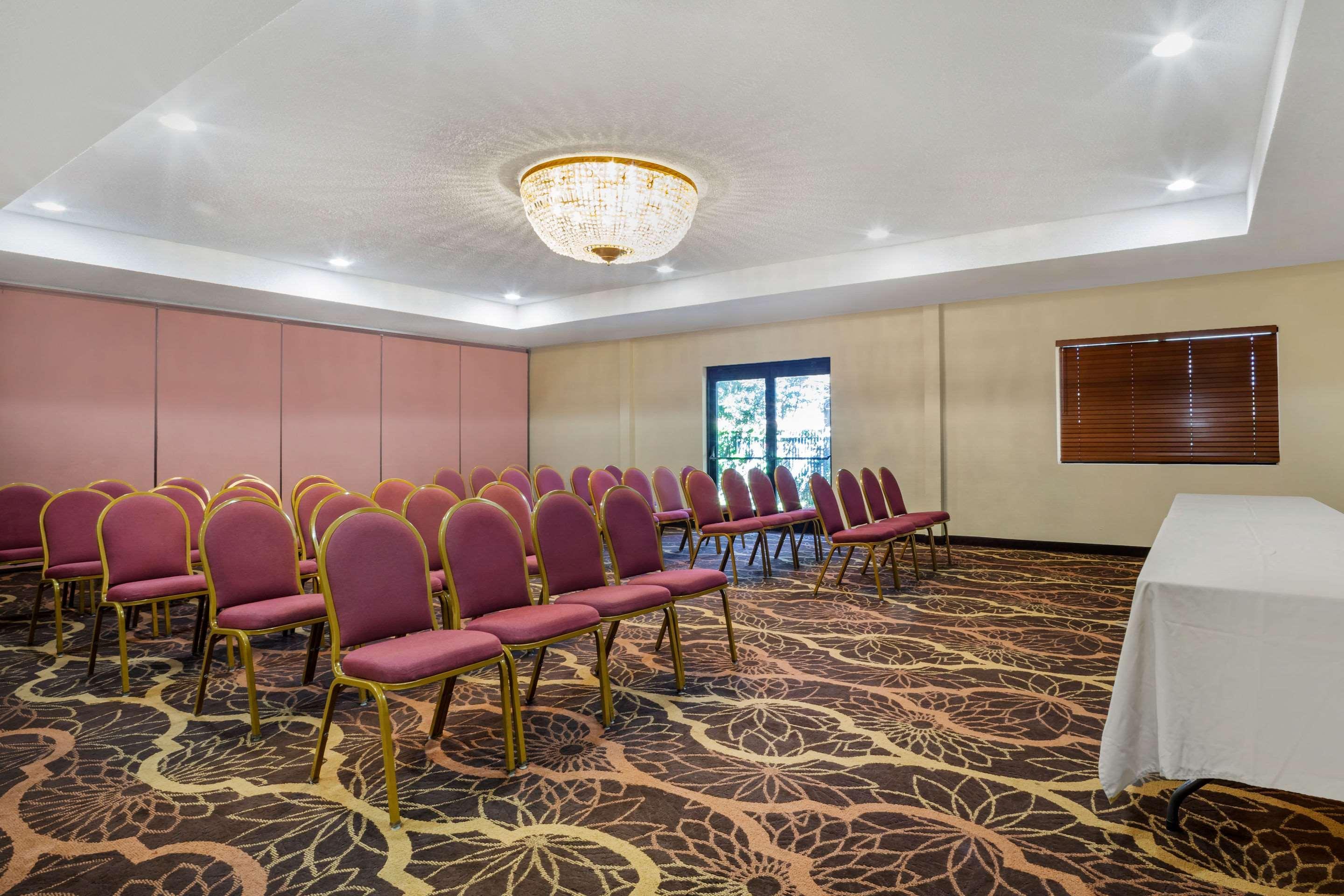 Wyndham Garden Newark Fremont Silicon Valley Bagian luar foto