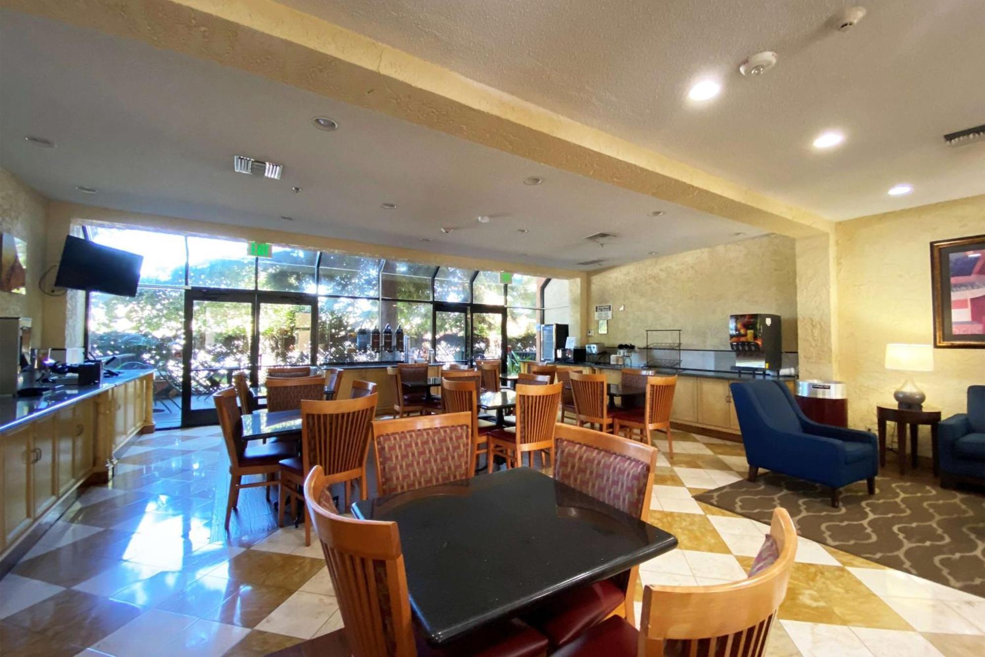 Wyndham Garden Newark Fremont Silicon Valley Bagian luar foto