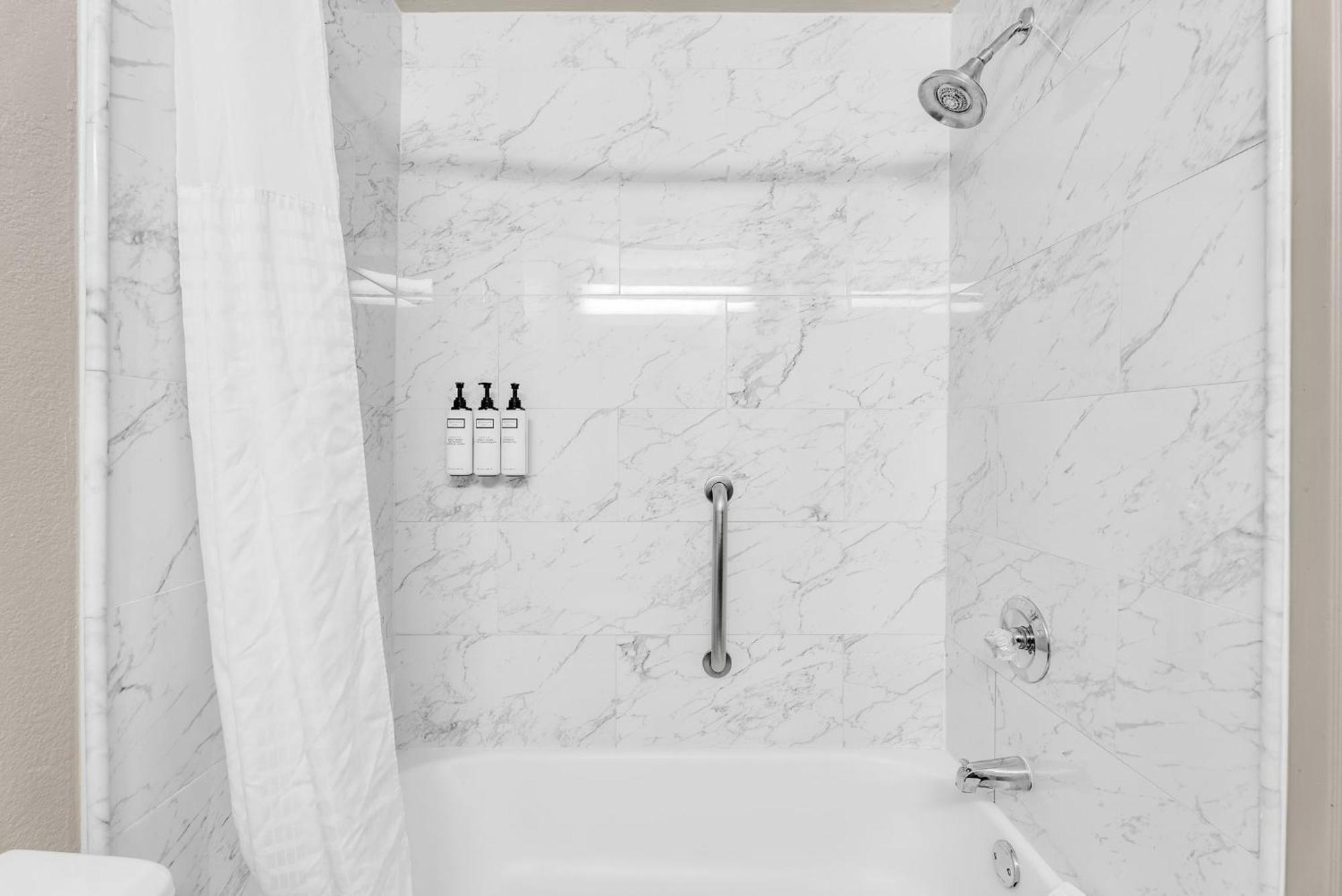 Wyndham Garden Newark Fremont Silicon Valley Bagian luar foto