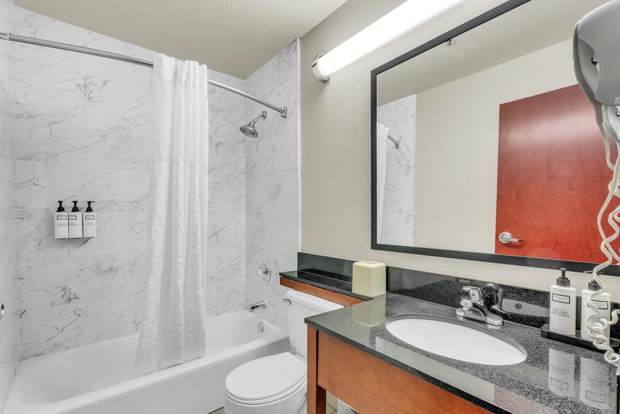 Wyndham Garden Newark Fremont Silicon Valley Bagian luar foto